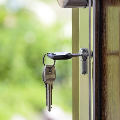 Cambia el bombillo de tu puerta con un 30% de descuento