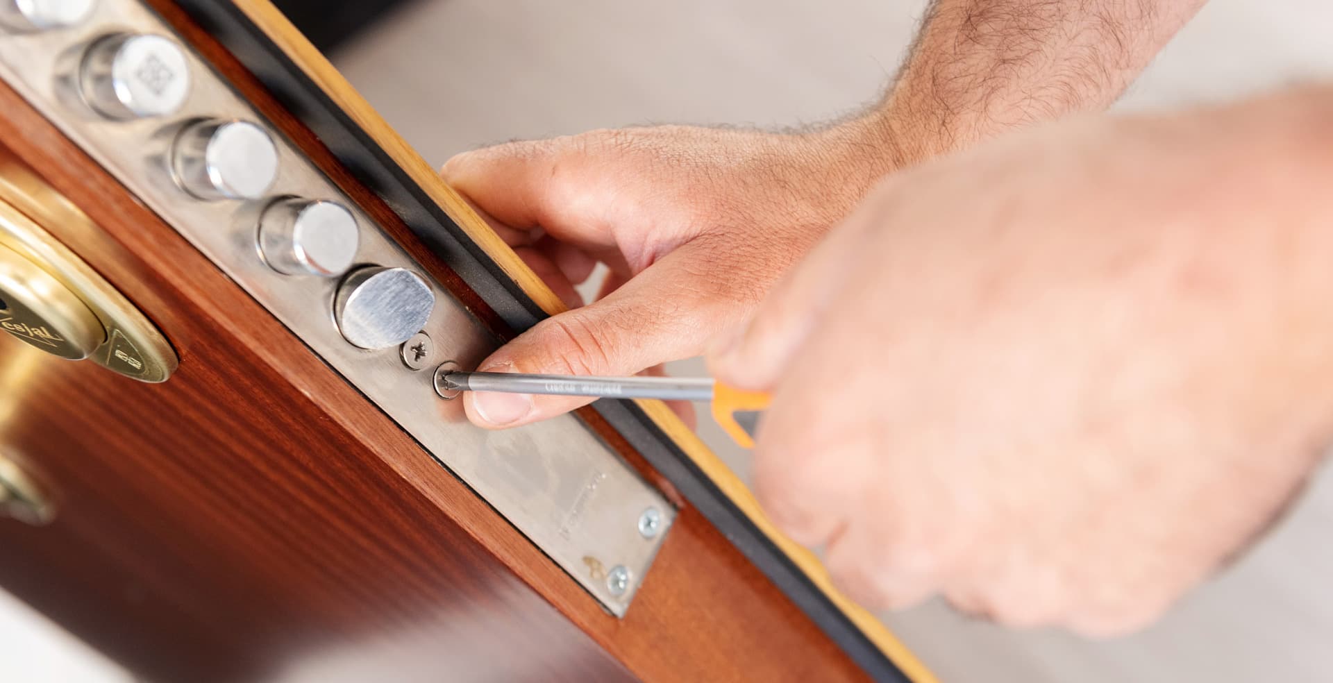 Contactar con la cerrajería en Ponteareas